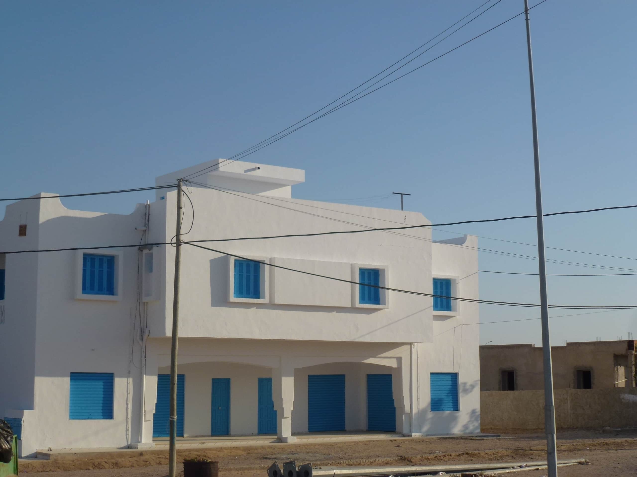 Complexe commercial administratif route aéroport — vue extérieure à Houmt-Souk, Djerba