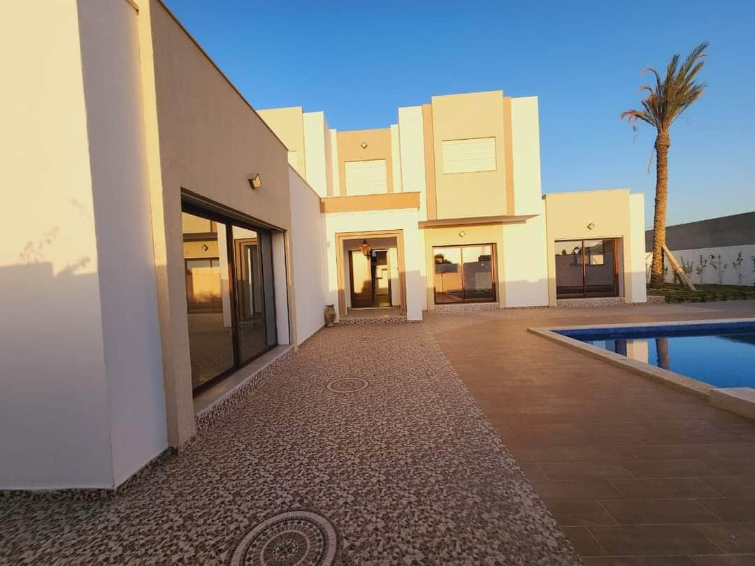 Villa de 2 niveaux avec piscine à arkou — vue extérieure à Midoun, Djerba