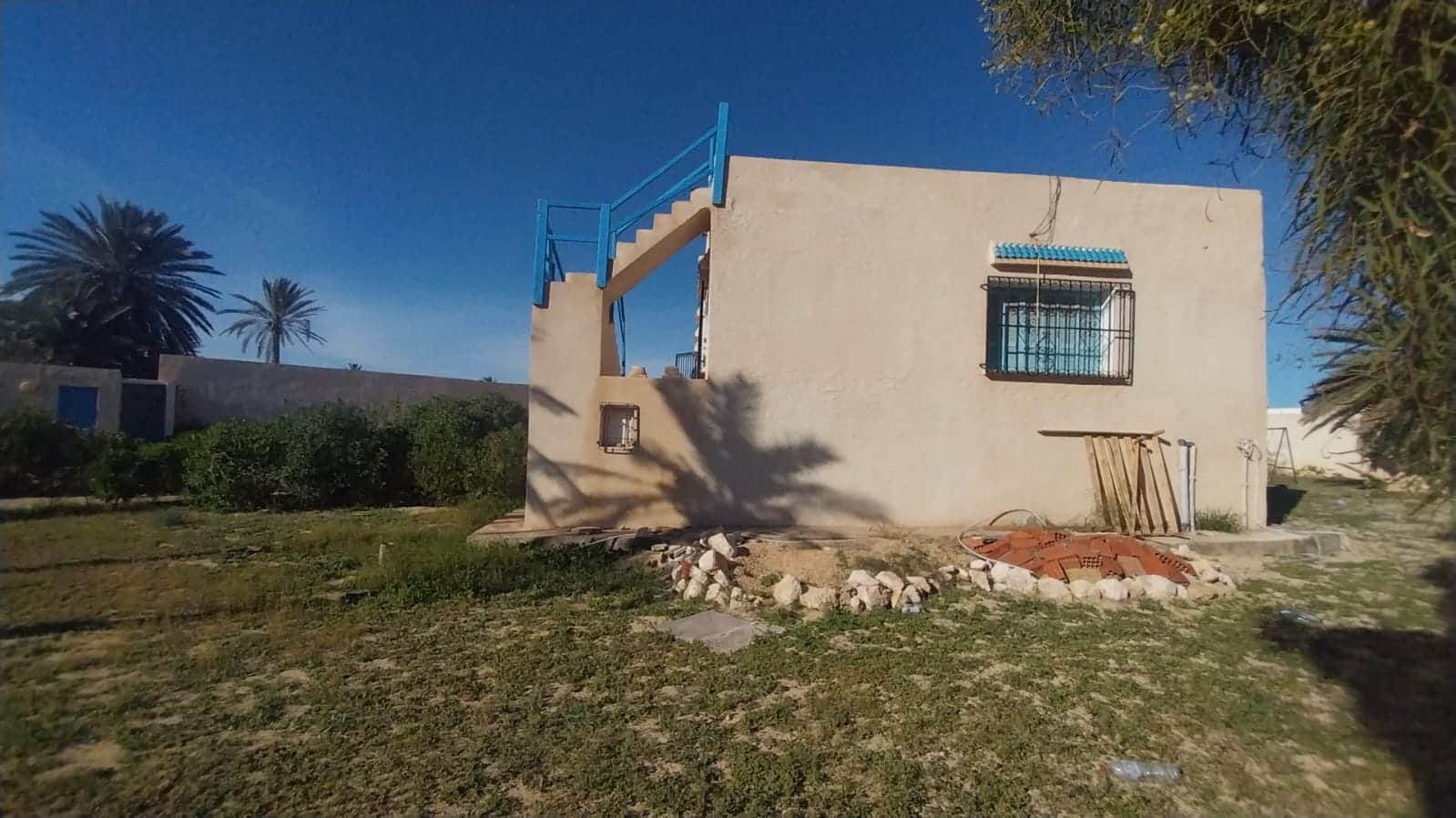 Maison à démolir sur terrain en zone touristique — intérieur