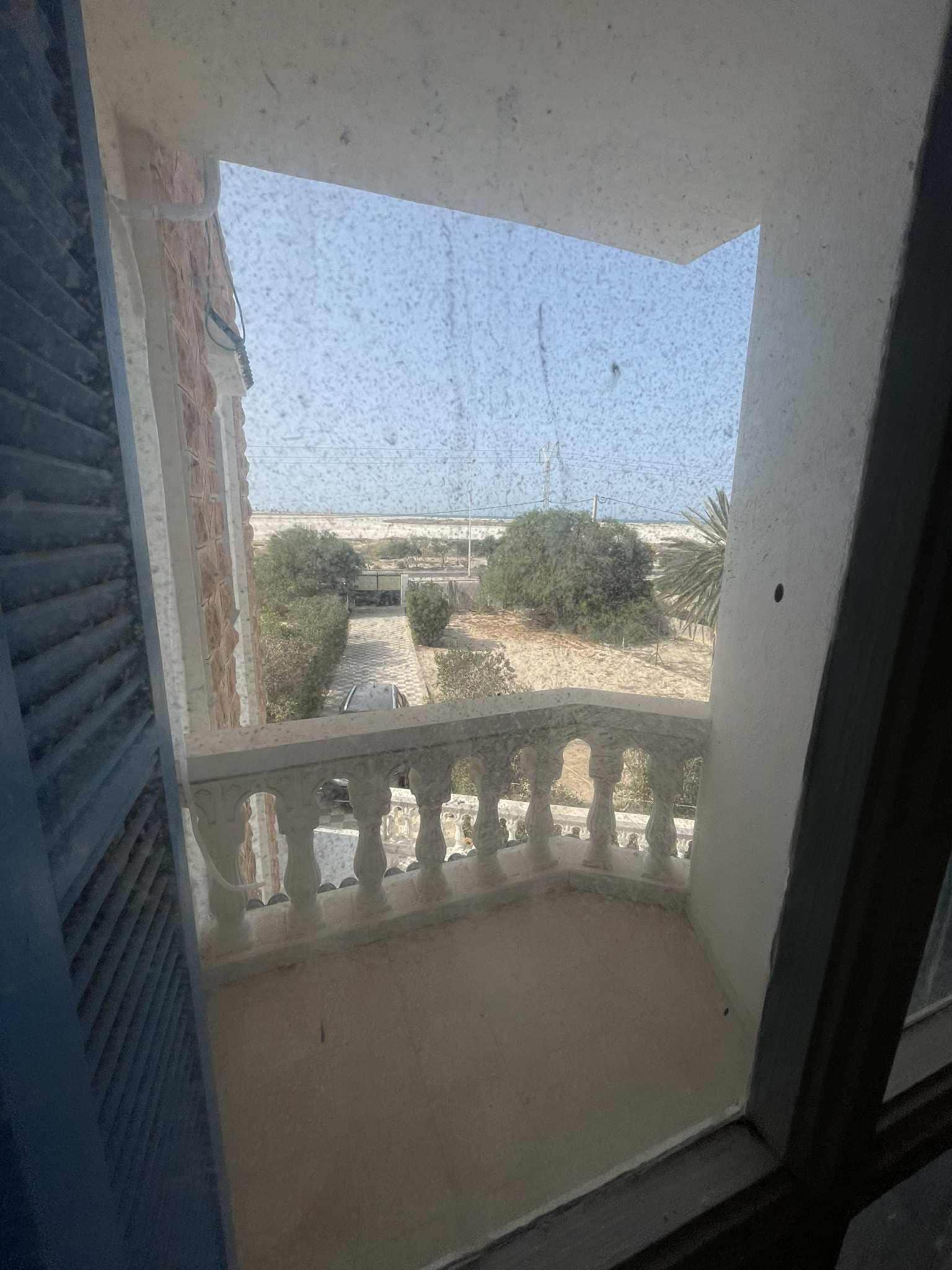 Appartement vue sur mer à la zone touristique — salon et pièces de vie