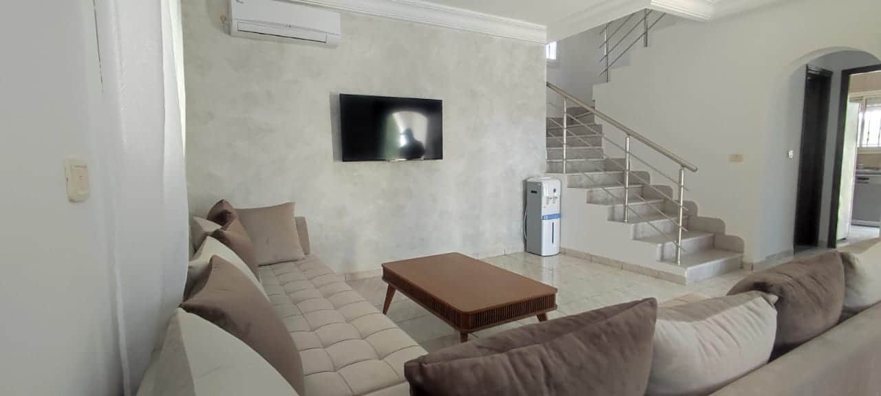 Villa avec piscine youssef — salon et pièces de vie