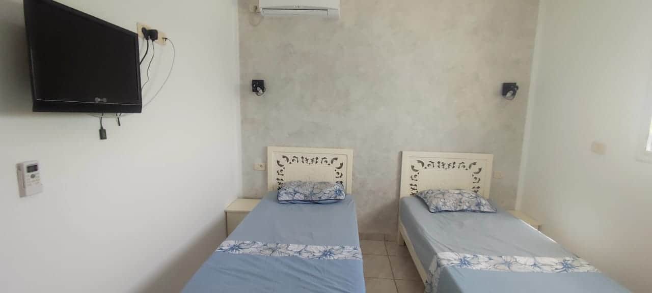 Villa avec piscine youssef — terrasse et jardin