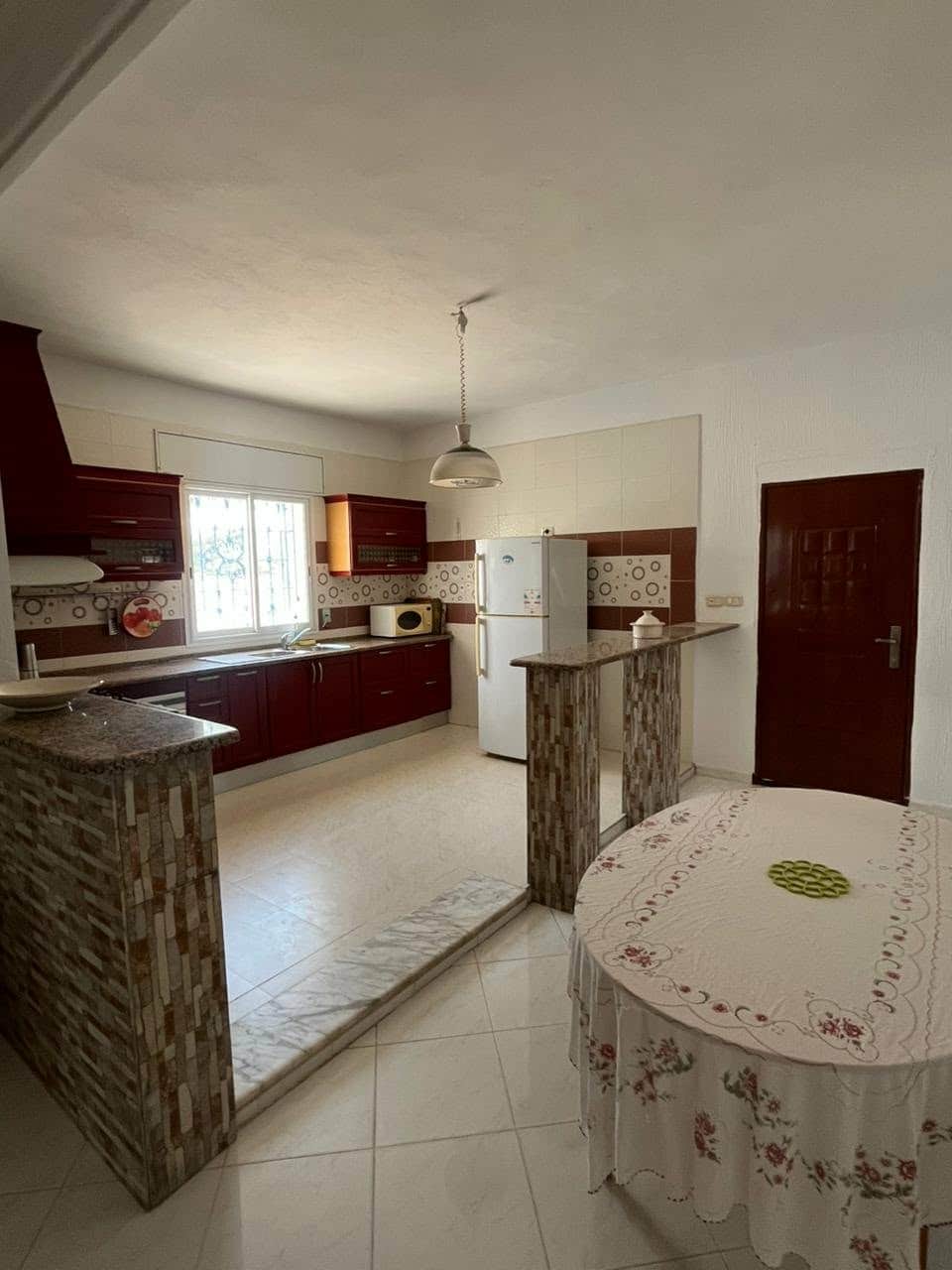 Belle maison de vacance pas loin de la plage — salon et pièces de vie