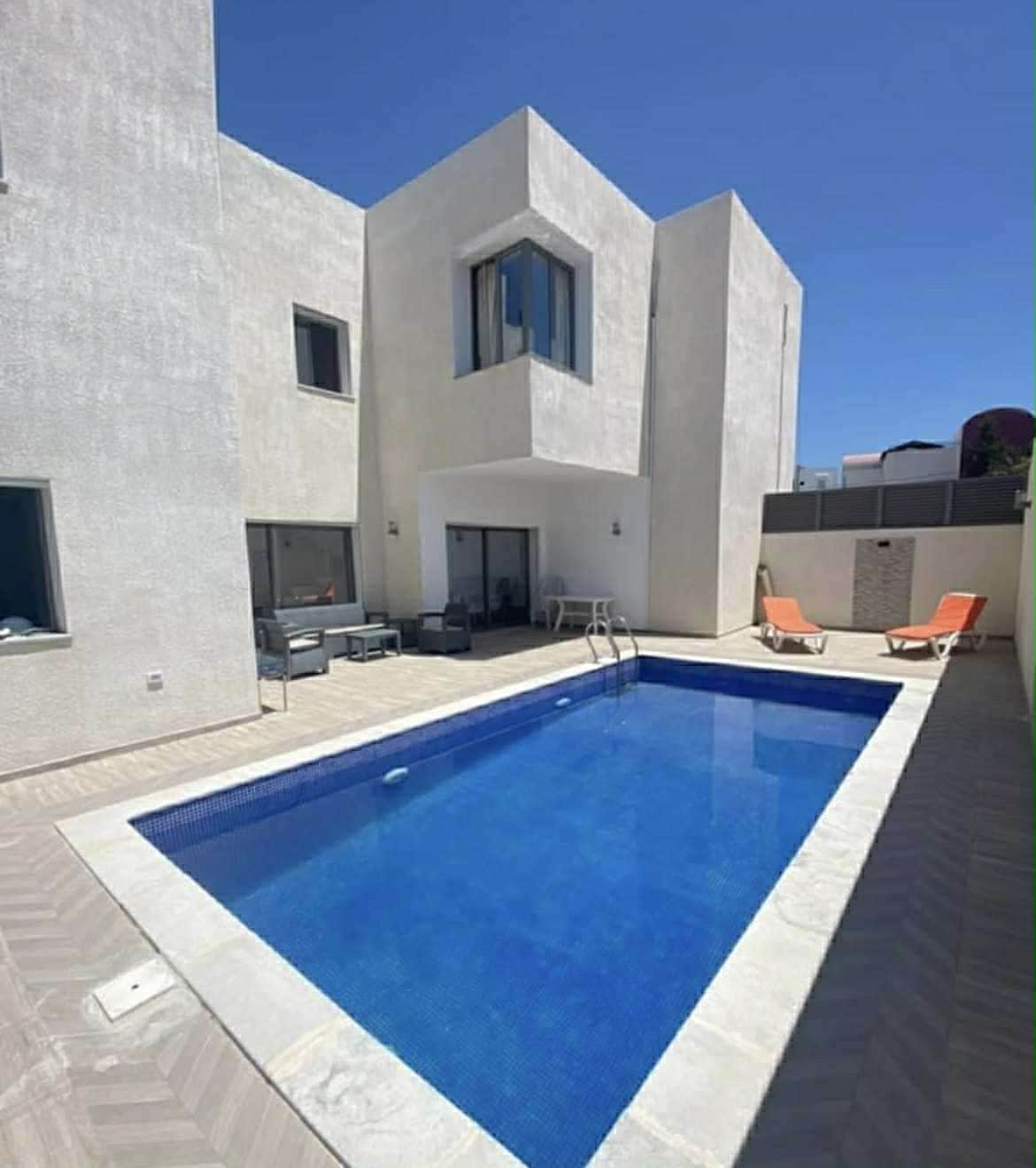 Villa avec piscine à sidi yati — salon et pièces de vie