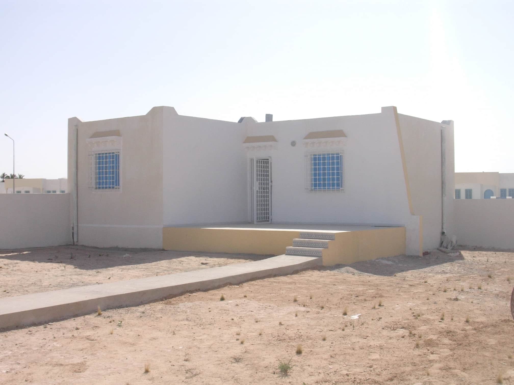 Usage bureautique sur boulevard principal — Midoun, Djerba