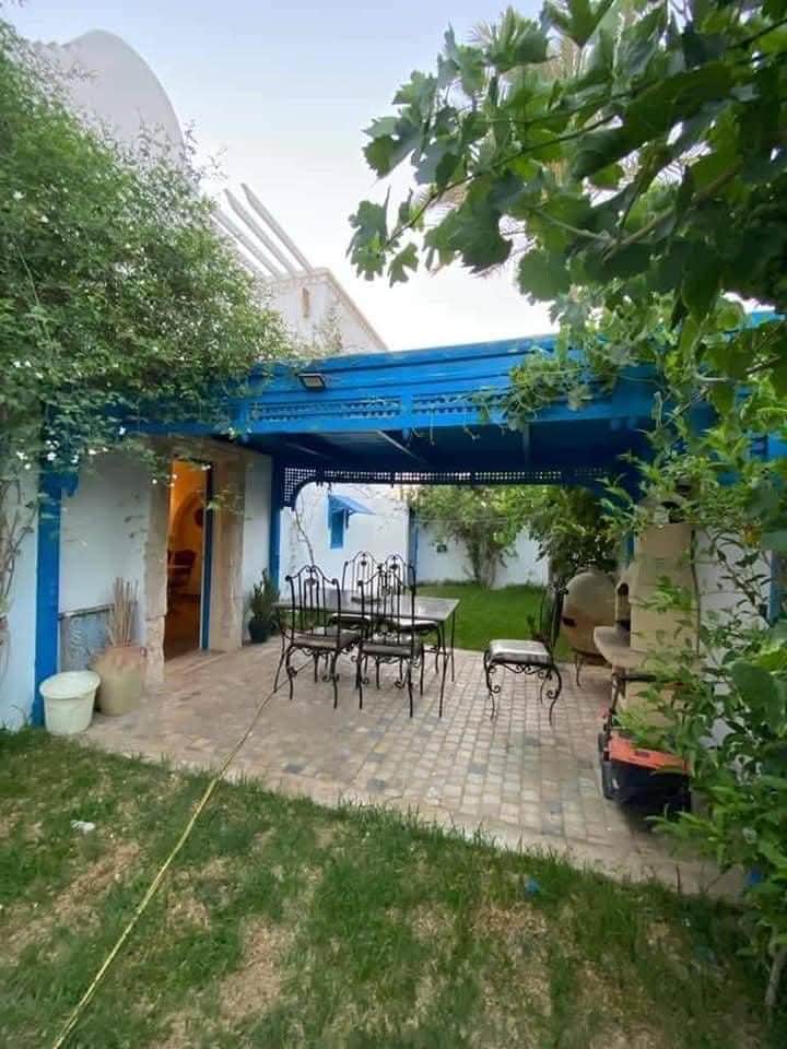 Houch typique djerbien — salon et pièces de vie