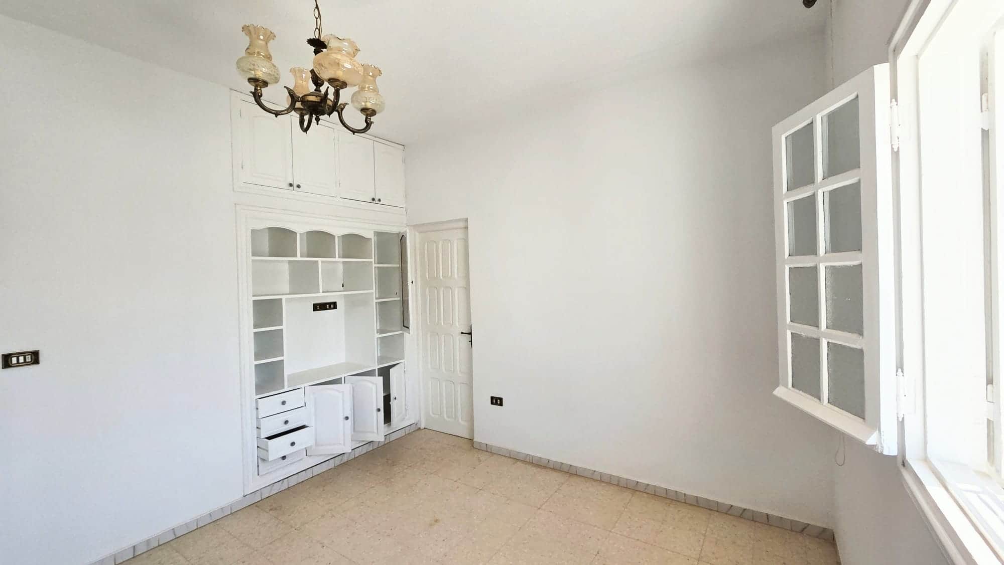Spacieux étage de villa à 200m de la marina 2s4ch — salon et pièces de vie