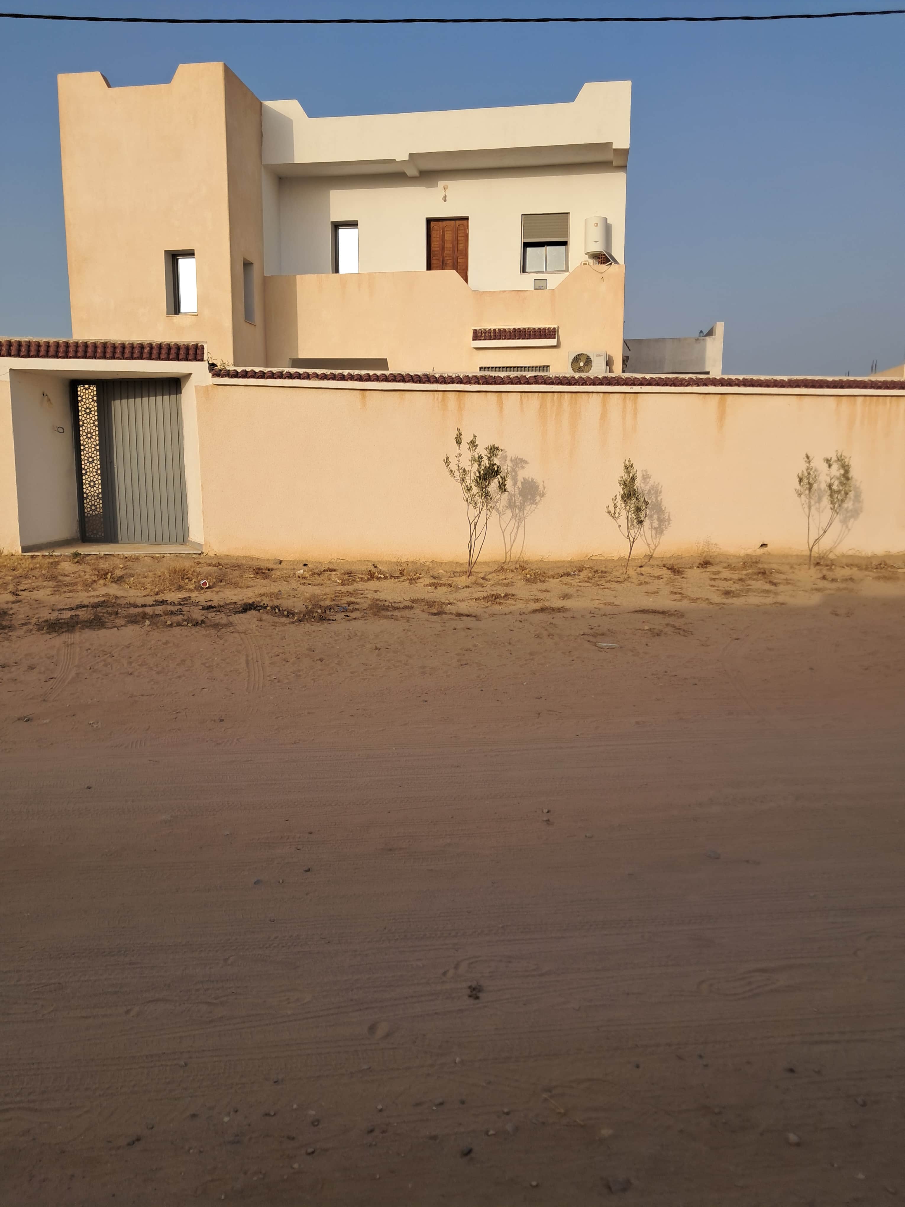 Maison constituée de deux villas — vue extérieure à Houmt-Souk, Djerba