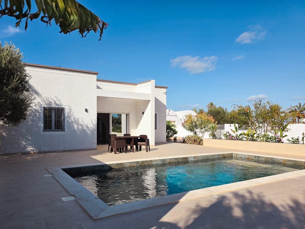 Villa s3 avec piscine meuble rotin — façade — maison à Midoun