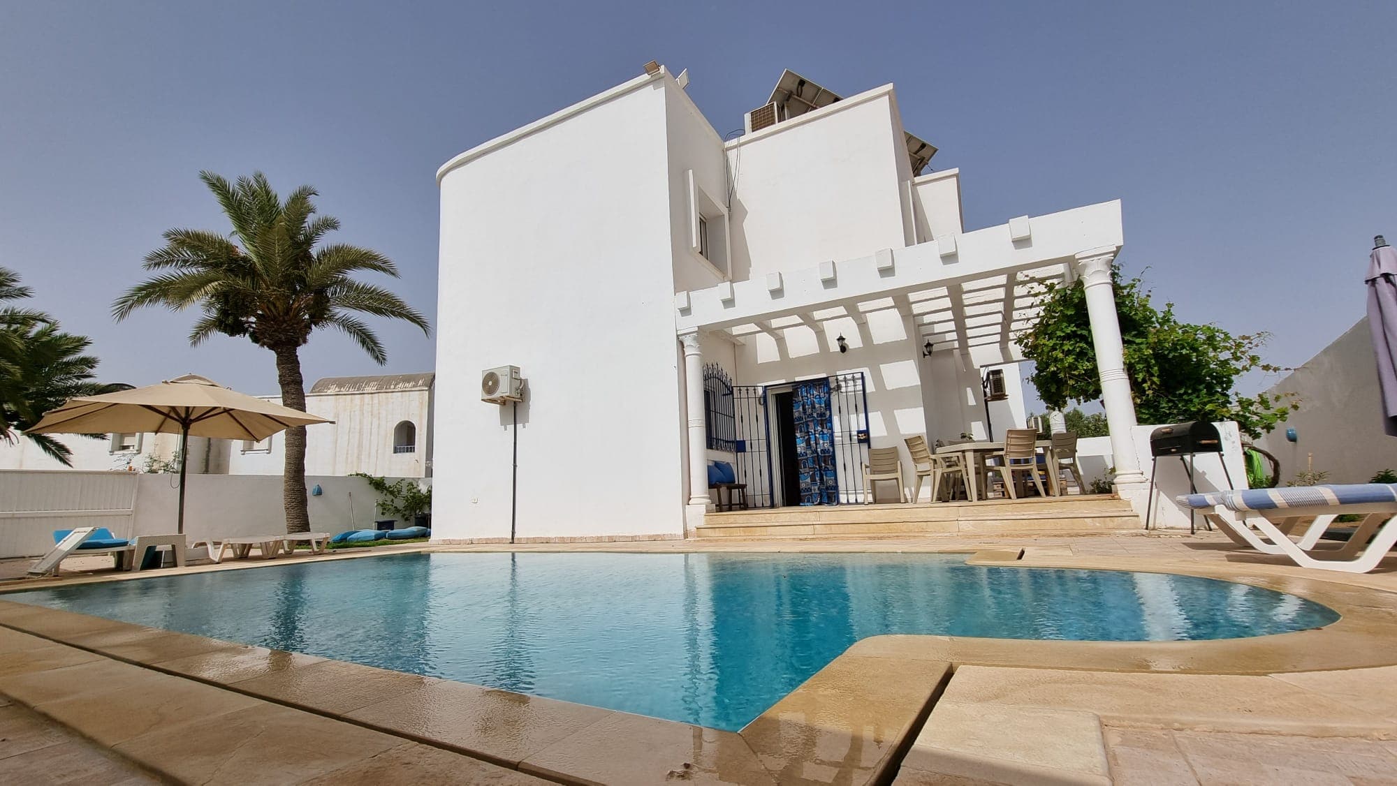 Villa avec piscine — façade — maison à Midoun